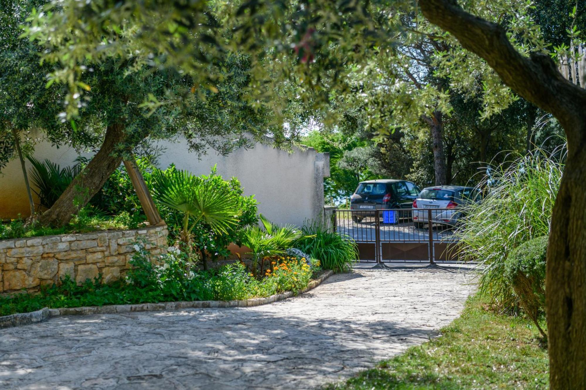 Krajcar Apartment Banjole Exterior photo