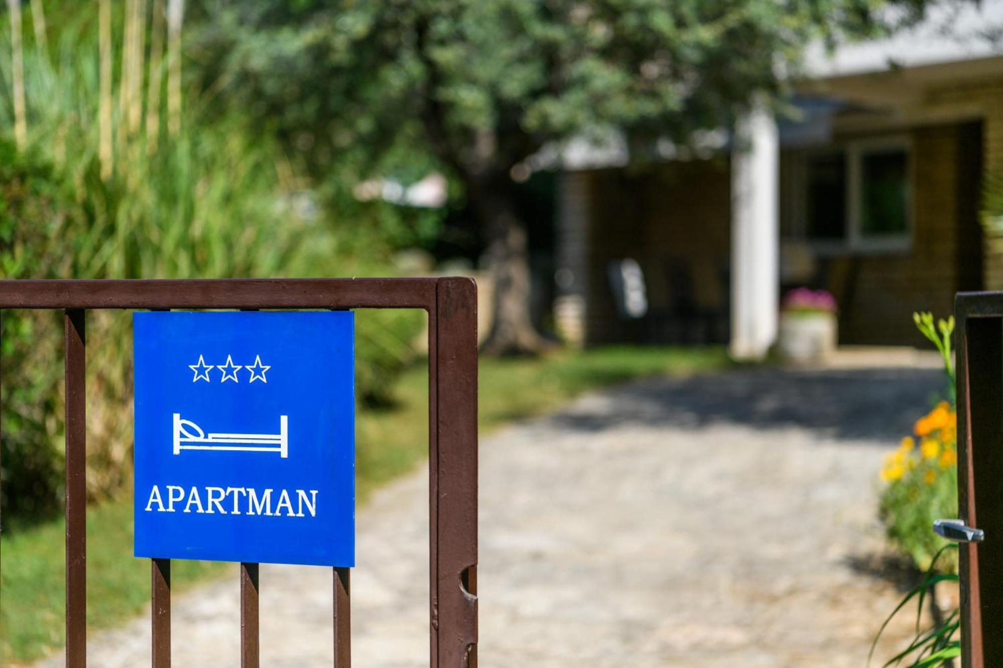 Krajcar Apartment Banjole Exterior photo